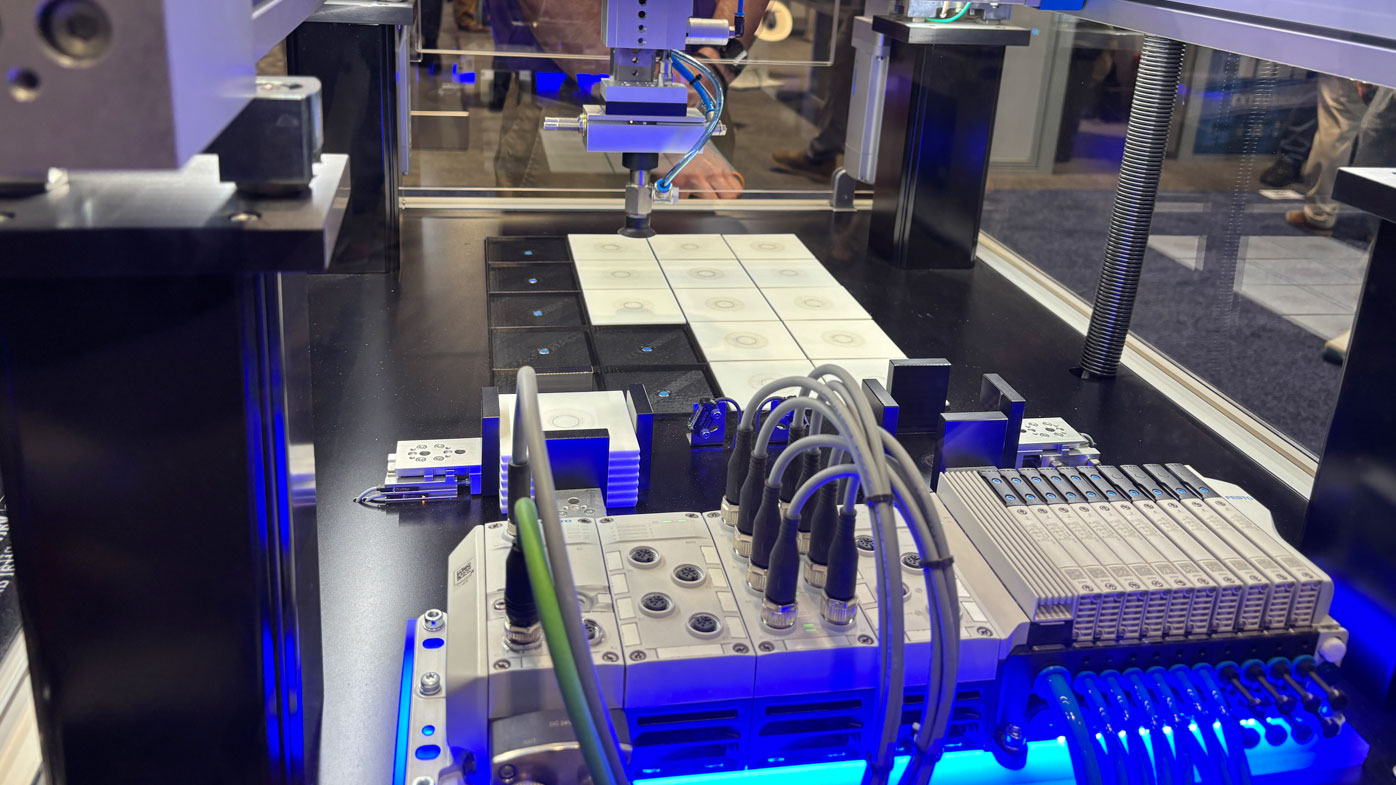 Festo
showcased its improved grip control with the new VTUX exo functions.