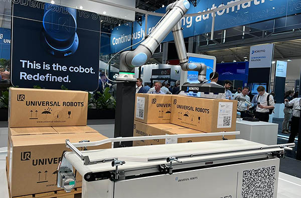 Universal Robots Cobot With Greater Reach and to Portfolio Robotics 24/7
