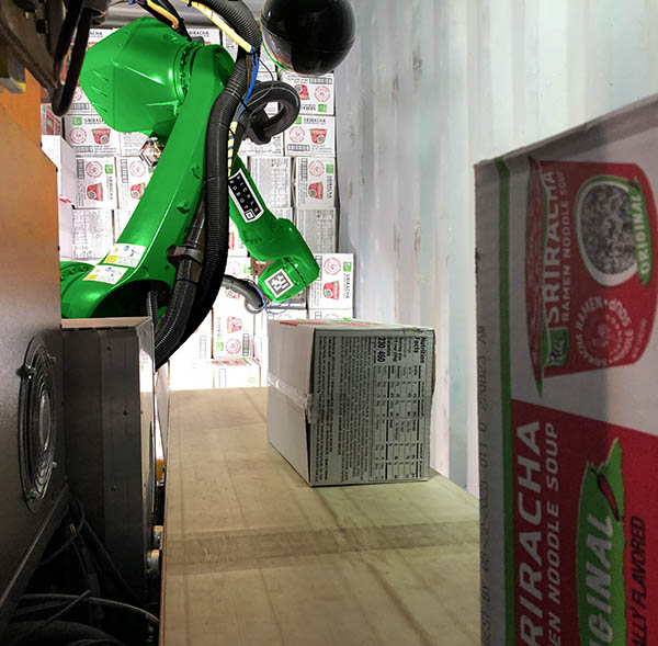 Pickle Robot UEC box conveyor