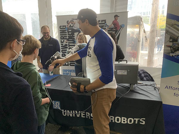 pistol kandidatgrad Smitsom Robot Block Party Held by MassRobotics Shows Off Massachusetts Innovations  - MassRobotics