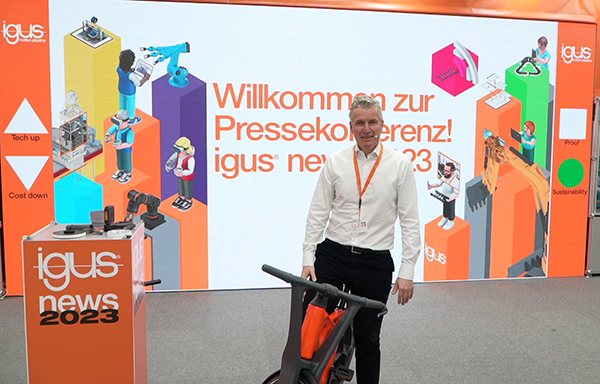 In addition to low-cost automation, igus CEO Frank Blase showed the igus:bike as part of the 