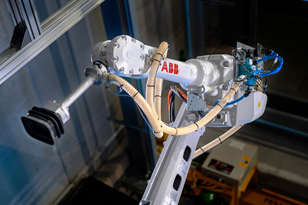 ABB expands robotic Item Picking Family with AI-powered functional modules