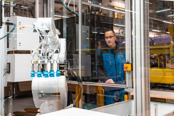 MODEX 2024: Covariant introduces RFM-1 to give robots human-like ability to reason