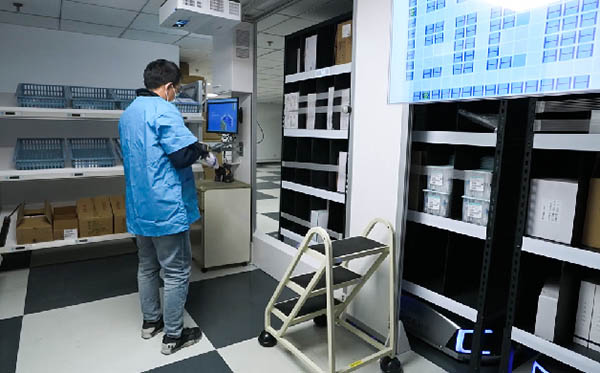 Geek+ Releases New Picking Station to Work With P-Series Robots