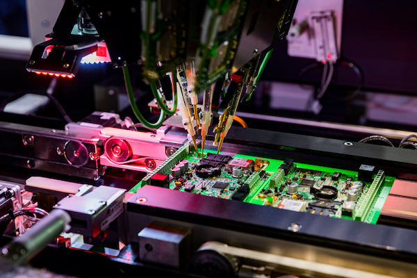 5 Advantages of Using Robots in Electronics Manufacturing