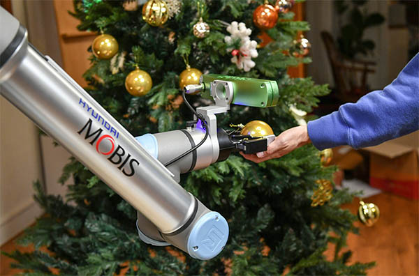 Hyundai Mobis Uses Mobility Technologies to Develop Logistics and Collaborative Robots
