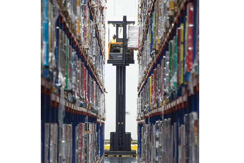 Southern Glazer’s Wine & Spirits adds a turret truck to its fleet