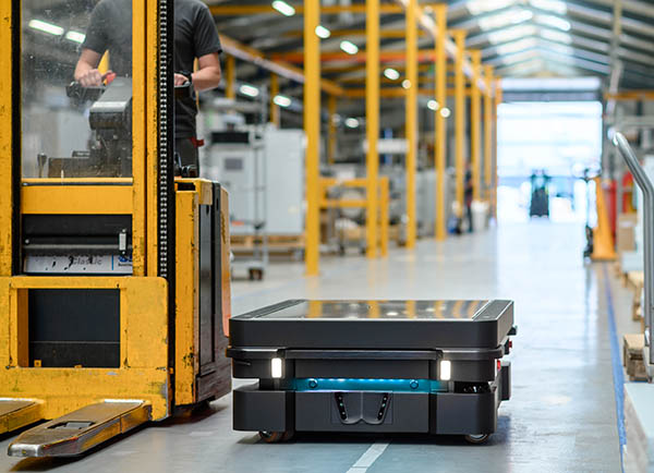 MiR Reports That Sales of Autonomous Mobile Robots Increased by 42% in 2021