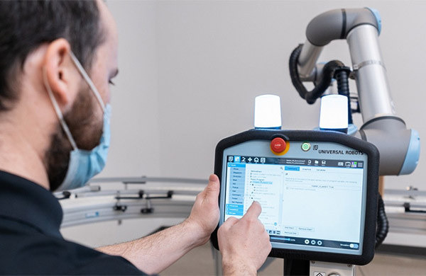 Robotiq Introduces PE20 Integrated Cobot Palletizing System