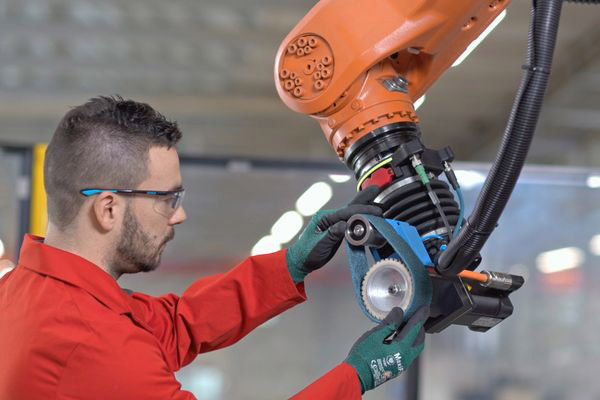 Suhner Promises Precise Finishing With EFC-02 Active Compliance System