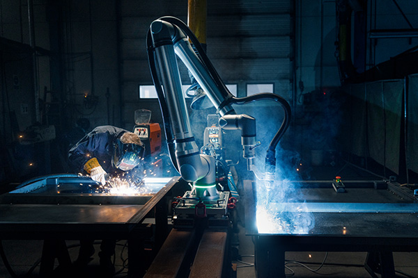 FABTECH 2025: Universal Robots unveils UR8 Long cobot for space-constrained automation tasks