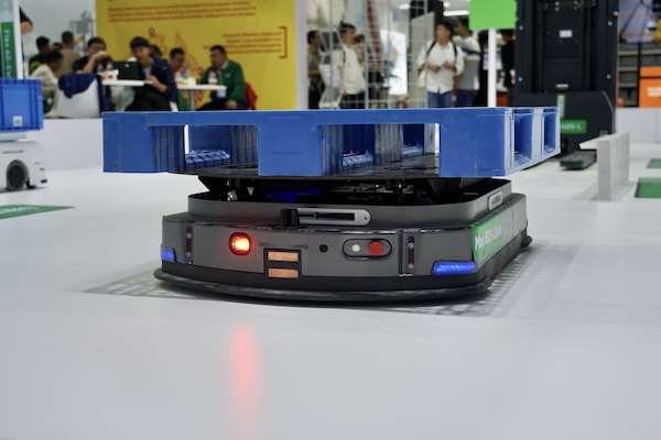 ForwardX Robotics Introduces Max 1500-L Slim