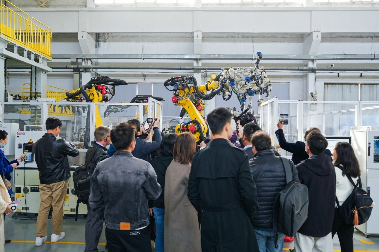 5G-Advanced Manufacturing Line to Drive Car Roof Production