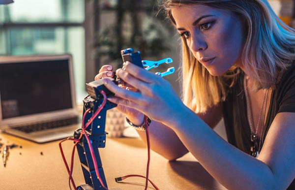 RoboticsCareer.org Evaluates Training Programs and Identifies Competencies, Career Paths