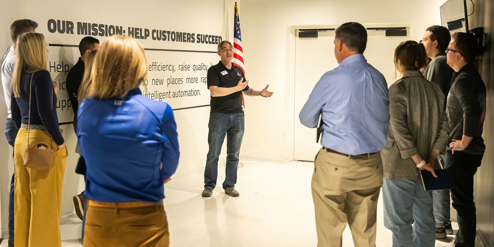 Tom “T.A.” Allen, Berkshire Grey VP of engineering program management, briefs attendees before entering BG’s demo center.

 

Photo by Donald Halsing | Peerless Media