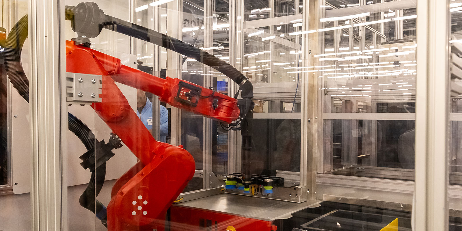 The CarouselAI robot arm automatically changes its gripper to pick different items from AutoStore bins.

 

Photo by Donald Halsing | Peerless Media