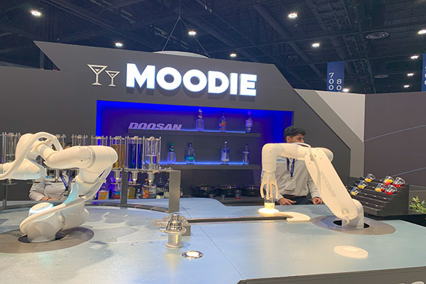 Doosan Robotics demonstrated its “Moodie” cobot. Attendees were scanned by Moodie using facial recognition and artificial intelligence, and Moodie crafted a personalized cocktail based on the attendees “mood” at the booth.