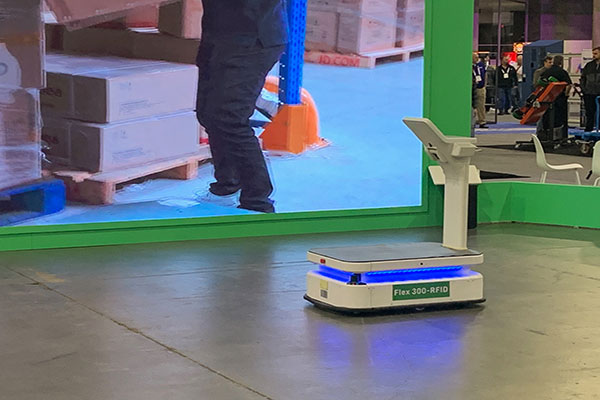 ForwardX Robotics had multiple AMRs on display, including this Flex-300 RFID, part of its AMR suite. 