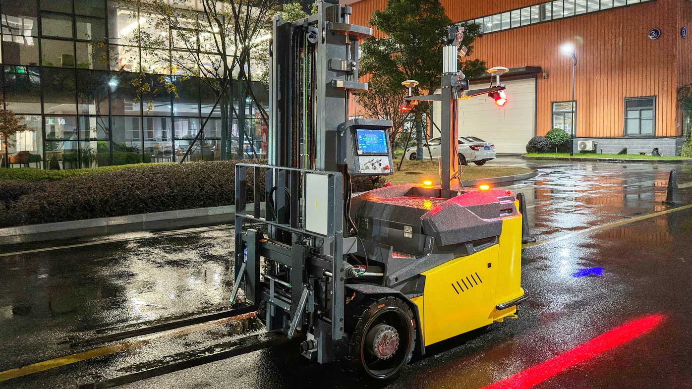 XGEN Robot will showcase a trio of automation technologies. The XGEN Wheel-Foot Humanoid Robot is designed for the "last mile" of internal logistics. By combining the speed of wheeled movement with the agility of footed navigation, the XGEN Humanoid “walks” at 3m/s while supporting a 30kg payload. Powered by 3D spatial perception and multi-modal AI, this robot easily transitions between material transfer, picking and depalletizing tasks. The Counterbalanced FMR is engineered on a high-power dedicated platform, supporting a 3-5T load capacity and achieving a max travel speed of 3.7m/s. It features a 6m lift height, enabling high-density multi-layer stacking. The Small Reach Truck FMR combines the advantages of an electric stacker and a counterbalanced forklift. Its adjustable mast design allows it to operate in aisles as narrow as 2.6 meters, making it ideal for modern high-rack warehouses that require both flexibility and high load performance. XGEN Robot, xgenrobot.com, Booth B11125