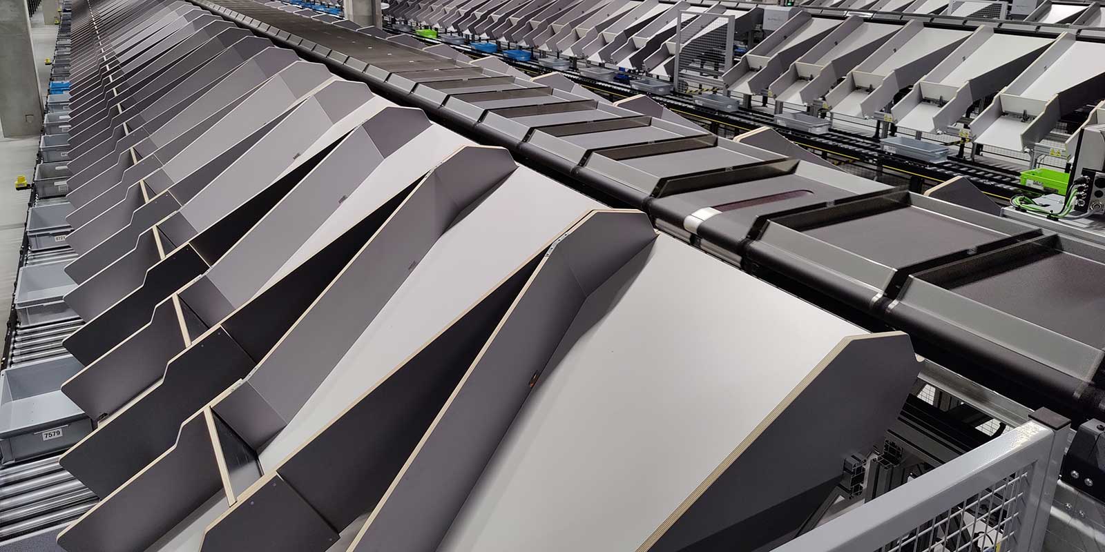 EuroSort is transforming the sortation packout process. Automating the packout process from a EuroSort sorter offers an efficient, streamlined approach to managing high-volume order fulfillment while reducing labor. EuroSort provides offerings that integrate with various warehouse and distribution center technologies. The EuroSort suite of sorters stand out with their precision, versatility and ability to handle a wide range of items, from small accessories to large cartons. When combined with an automated packout, this combo can transform the sortation process, maximizing productivity while minimizing labor costs and reducing human error. Eurosort, Booth S3326